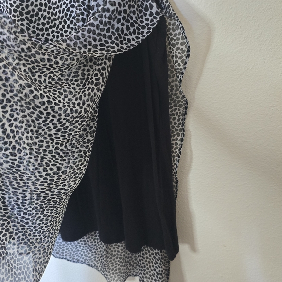 Lane Bryant Black & White Flowy Asymmetrical Sleeveless Blouse Size 18/20 - Picture 3 of 6